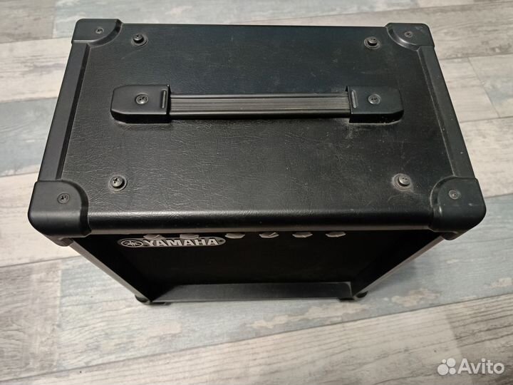 Гитарный комбоусилитель