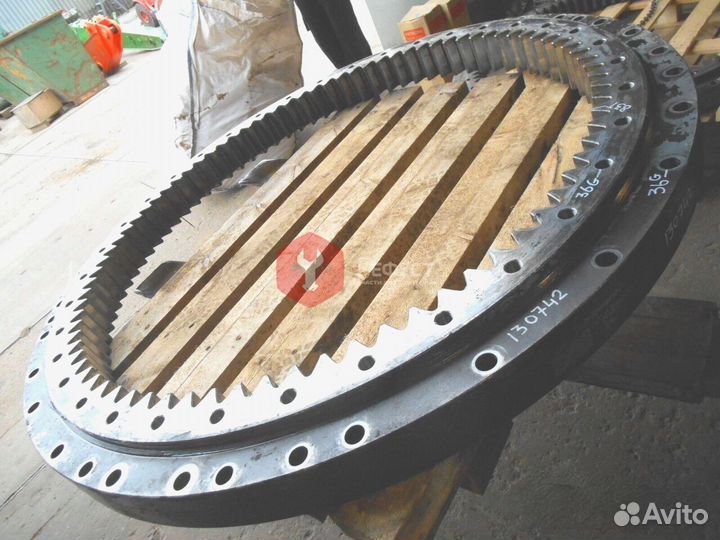 Опорно-поворотный круг R380LC-9SH 81NA-01020