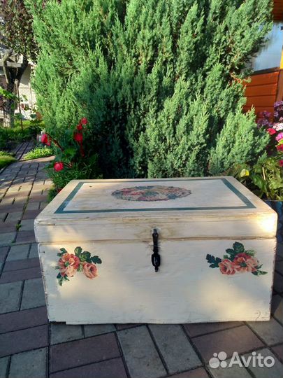 Сундук старинный
