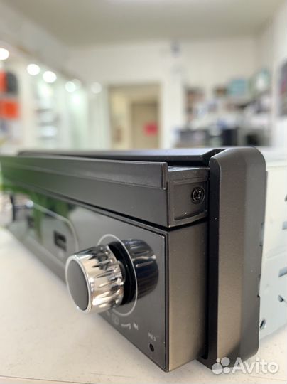 Магнитола с выдвижным экраном Mp5 (новая,гарантия)