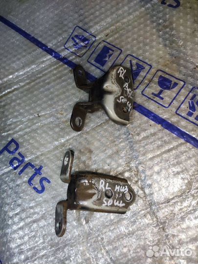 Петли задней левой двери Kia Soul 1