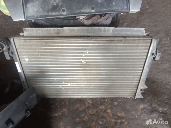 Радиатор охлаждения WV Passat B6