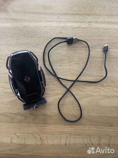 Держатель для телефона с беспроводной зарядкой