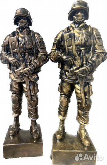 Статуэтка в виде солдата вс РФ