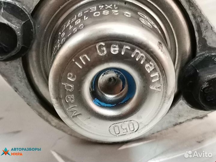 Топливная рампа Ford Focus рест. 2005 1306060