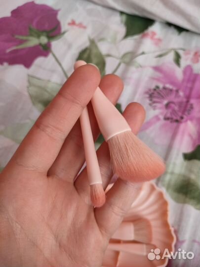 Набор кистей в шкатулке с зеркалом