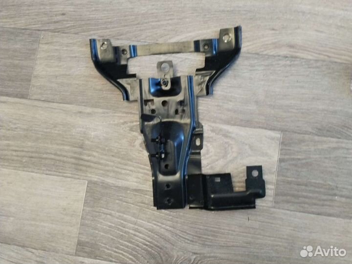 Кронштейн замка капота Nissan X-Trail (T31)