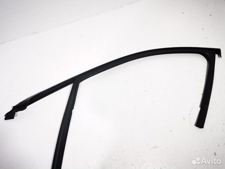 Молдинг двери передней правой Mercedes-Benz
