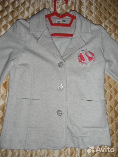 Стильный трикотажный пиджак для девочки