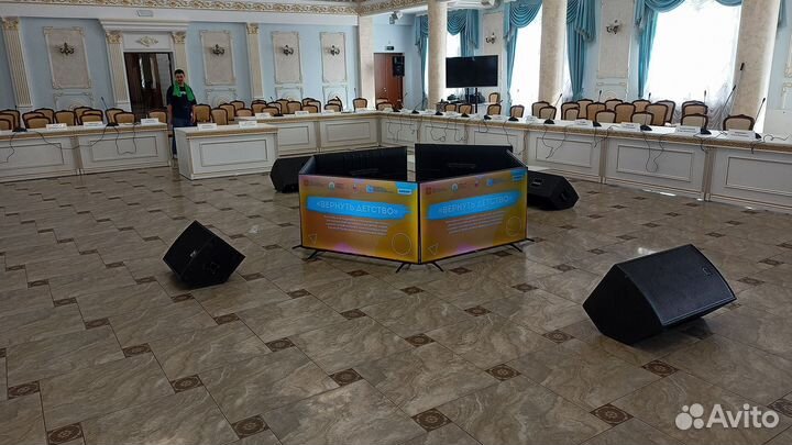 Аренда телевизора на стойке, аудио оборудования