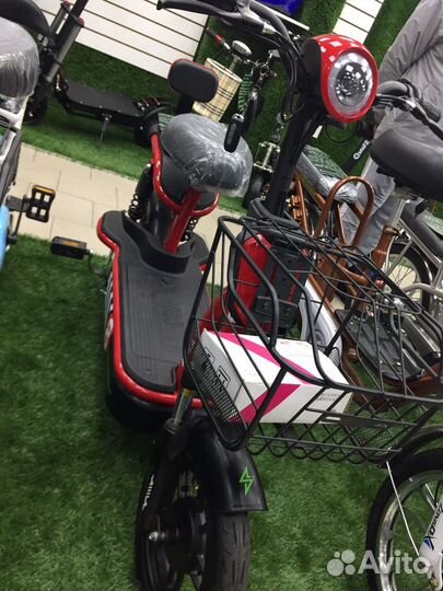 Электроскутер с педалями