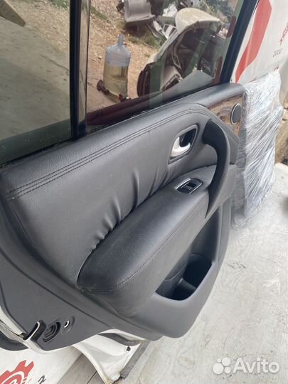 Nissan Patrol Y62 Обшивка двери задняя