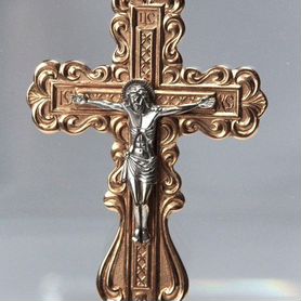 Крест из золота 585 пробы. Вес 3,95 г