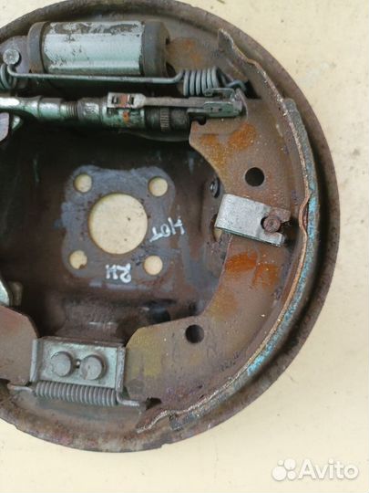 Щит опорный задний правый Nissan Note 2006-2013 г