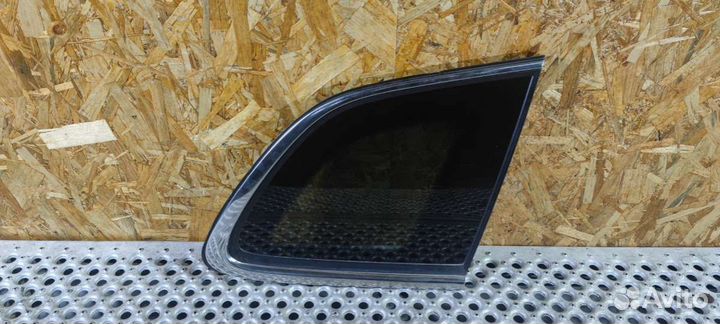 Стекло кузовное боковое левое Jeep Cherokee KL 201