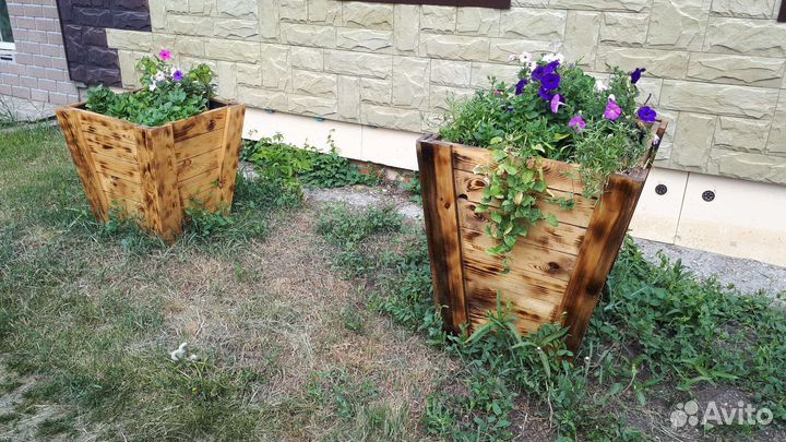 Клумба из дерева, решетка для винограда