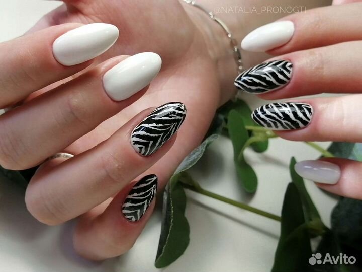 Комби-маникюр, наращивание ногтей гелем