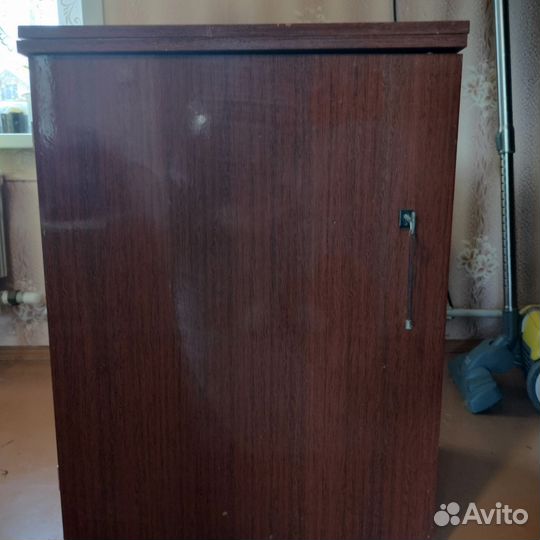 Продам ножную швейную машинку Чайка