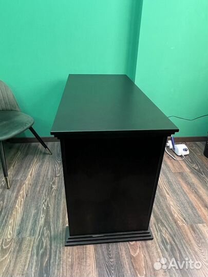 Маникюрный стол