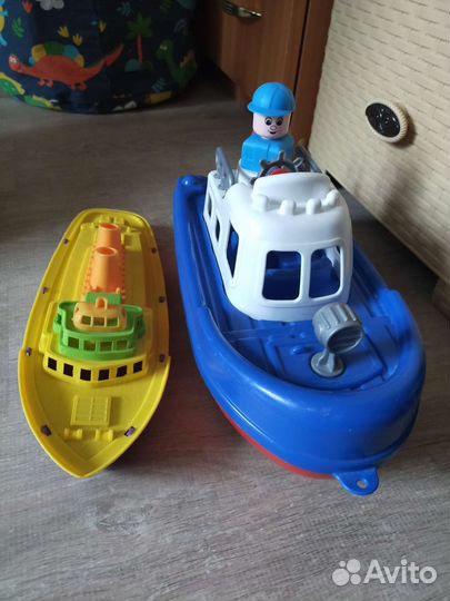 Кораблик игрушка