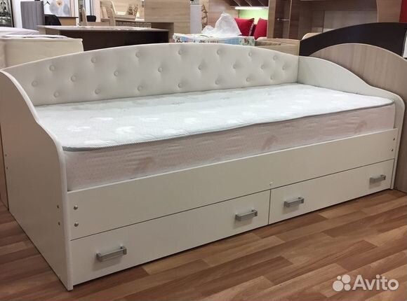 Кровать софа с мягкой спинкой