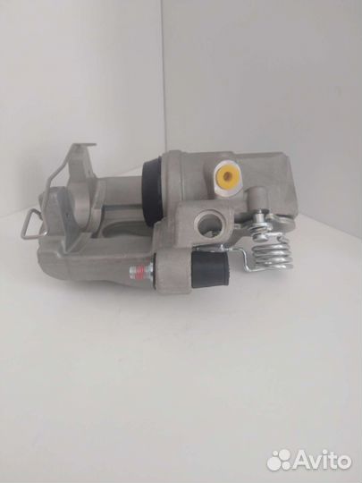 Форд Фокус 2 задний левый суппорт