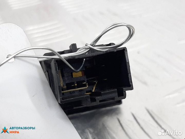 Кнопка парктроника Volkswagen Touareg 2005