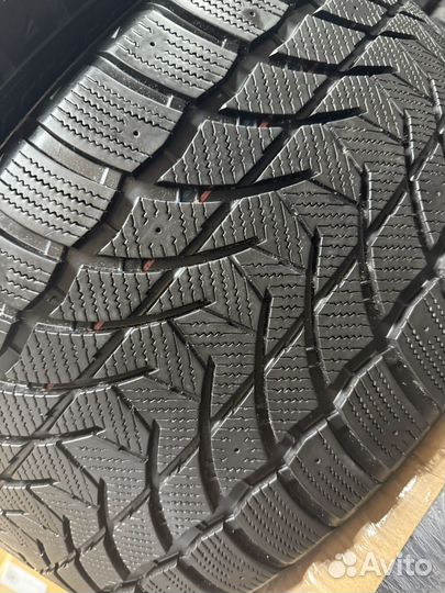 Tri Ace Snow White II Stud 315/30 R22