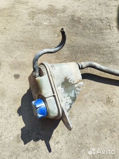 Бачек омывателя, расширительный ауди 80б4