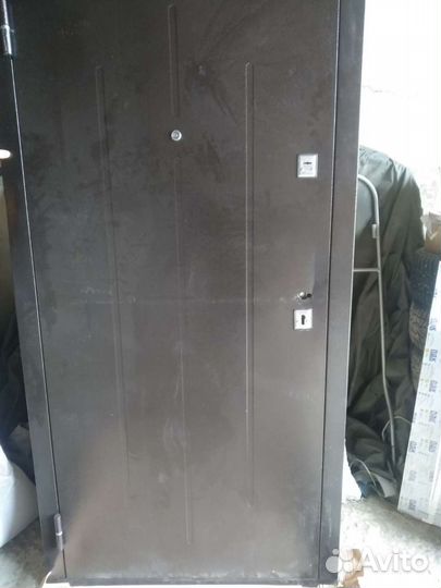 Дверь входная металлическая новая
