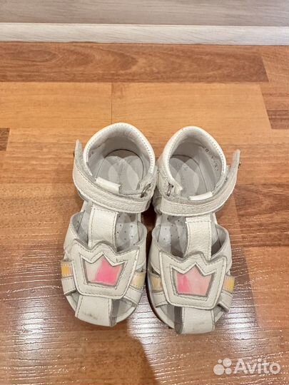 Босоножки и сандалии для девочки