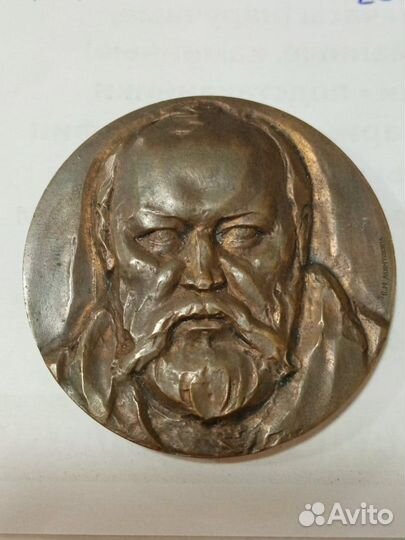 Настольная медаль