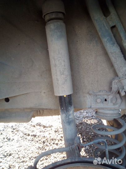 Стойки задние Ниссан жук