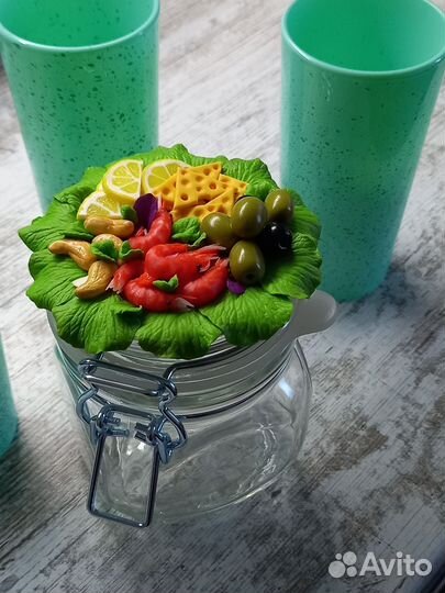 Банка с декором