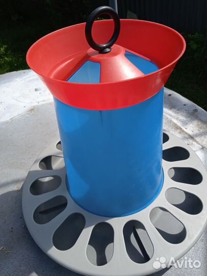 Бункерная кормушка для кур