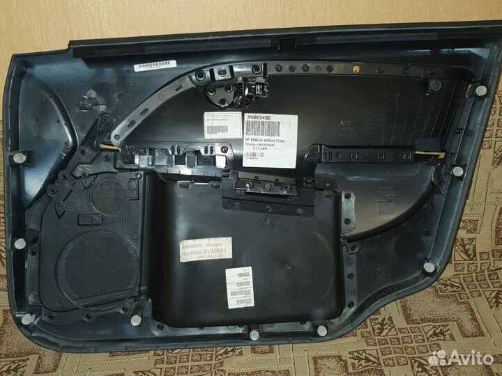 Обшивка двери передней левой Volvo XC70 BZ95