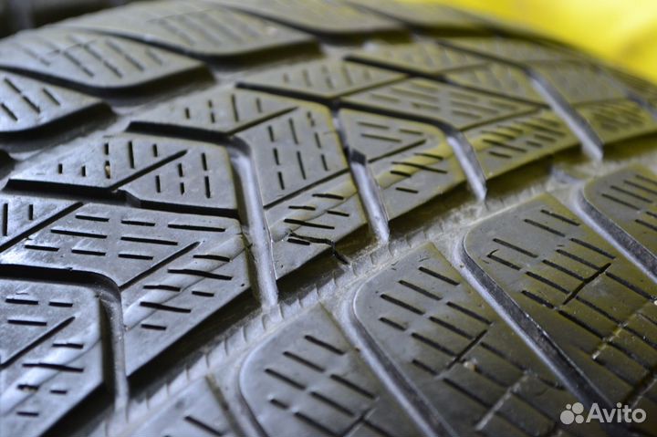 Pirelli Scorpion Winter RFT 255/50 R19