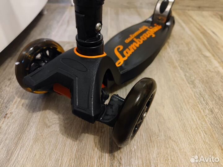 Самокат трехколесный lamborghini