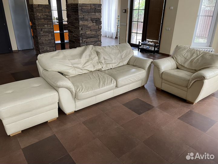 Кожаный диван
