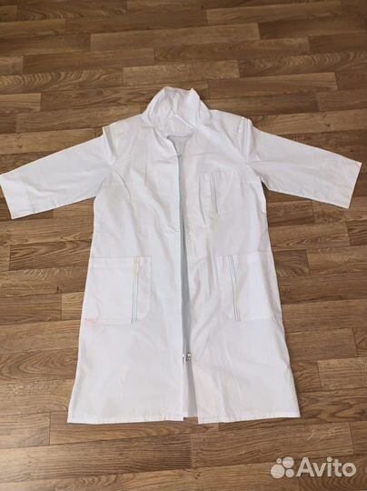 Белый медицинский халат женский