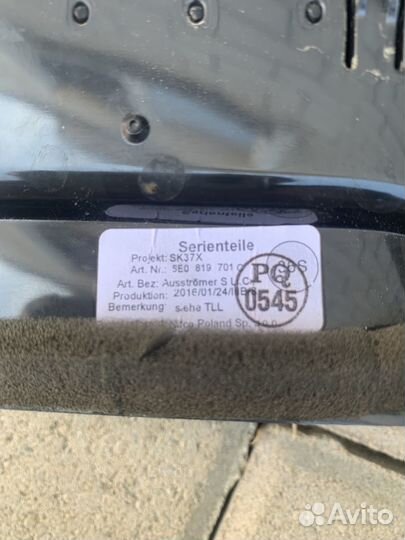 Дефлектор воздушный левый Skoda Octavia A7