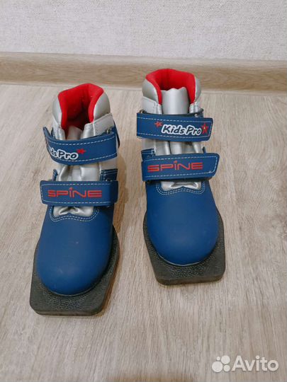 Лыжные ботинки 33р. Стелька 22см