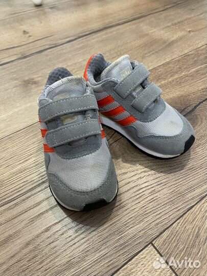 Кроссовки adidas 21