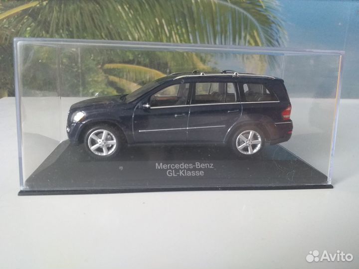 Модель Mercedes Benz GL-Class X-164 minichamps