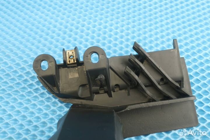 Брызговик задний правый 1k0854856B Golf 6