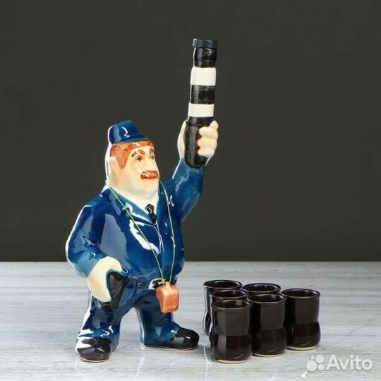 Сувенирная бутылка с рюмками гаишник с жезлом