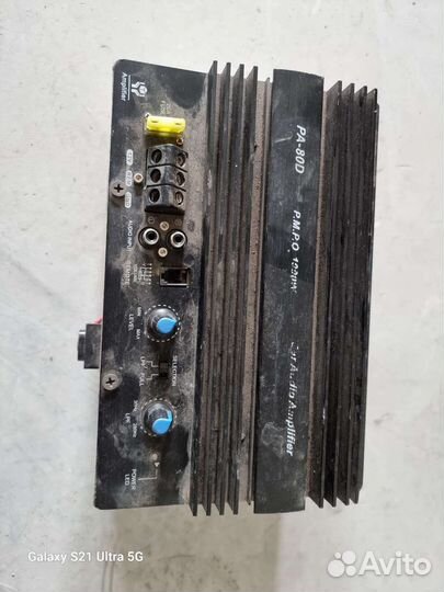 Сабвуфер и усилитель в автомобиль