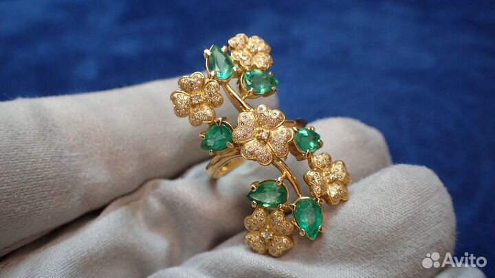 Золотое кольцо с изумрудами Maxim Demidov