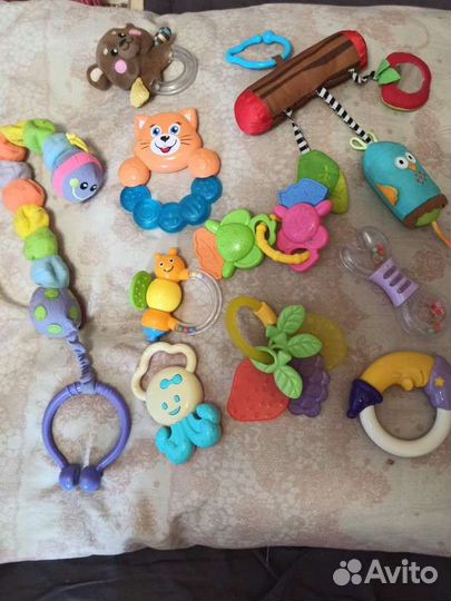 Погремушки, прорезыватель, подвесные игрушки