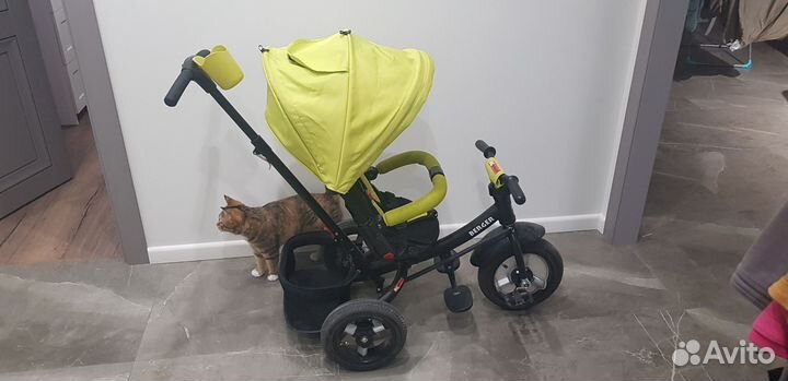 Трехколесный велосипед с ручкой